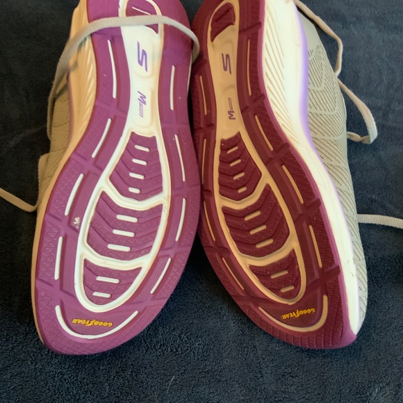 Women’s Ultra Flight Skechers Gray Purple Shoes - Picture 6 of 7